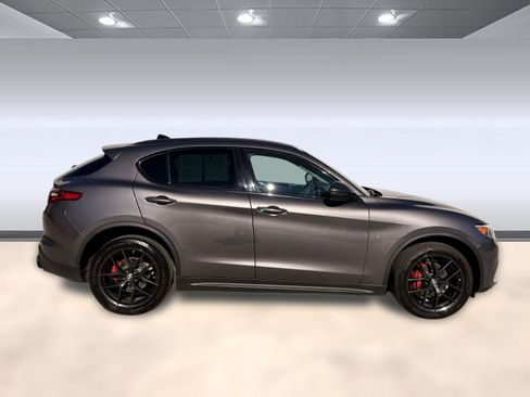 Used 2019 Alfa Romeo Stelvio Ti image 8
