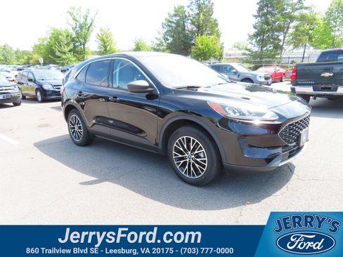 Used 2022 Ford Escape SE w/ Convenience Package FWD image 1