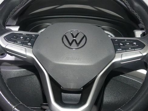 Used 2020 Volkswagen Atlas Cross Sport SE image 32