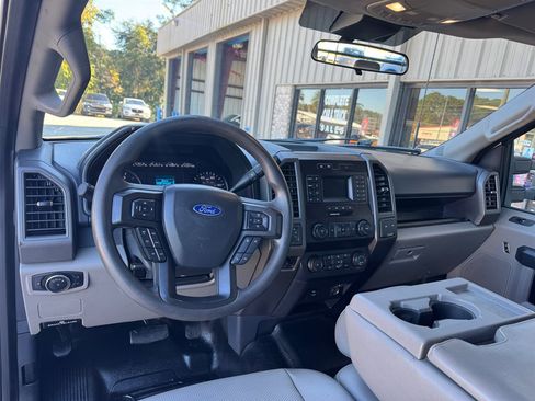 Used 2022 Ford F250 XL w/ Power Equipment Group image 10