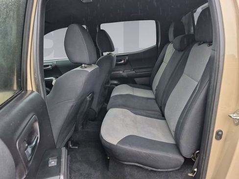 Used 2020 Toyota Tacoma TRD Sport AWD/4WD image 16