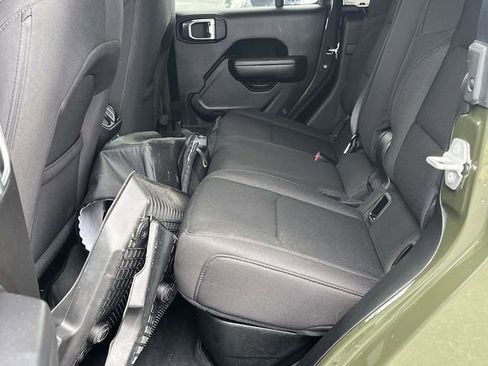 Used 2022 Jeep Gladiator Sport image 15