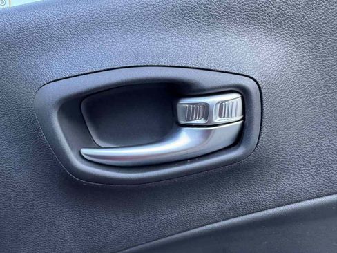 Used 2018 Jeep Compass Latitude w/ Popular Equipment Group image 35