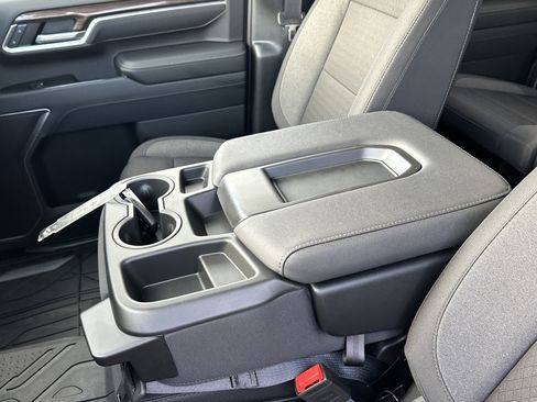 Used 2025 Chevrolet Silverado 2500 LT w/ Convenience Package image 16