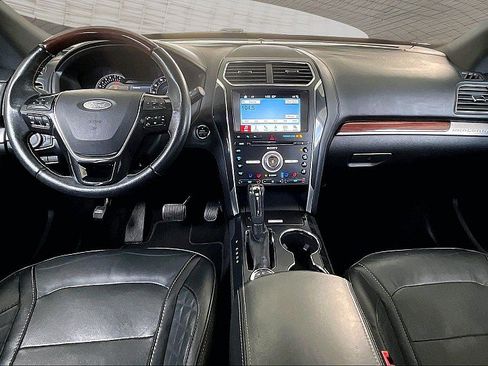 Used 2018 Ford Explorer Platinum AWD/4WD image 12