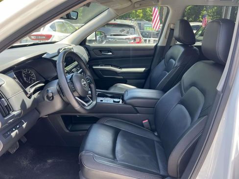 Used 2024 Nissan Pathfinder SL AWD/4WD image 15