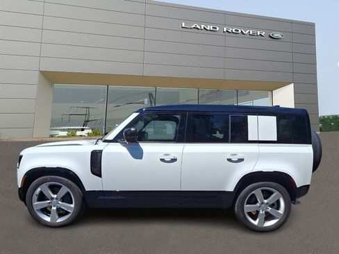 Used 2025 Land Rover Defender 110 X-Dynamic SE AWD/4WD image 6