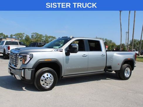Used 2024 GMC Sierra 3500 Denali w/ Denali Reserve Package image 5
