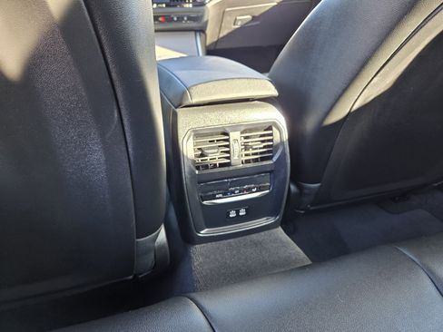 Used 2025 BMW 330i Sedan image 19