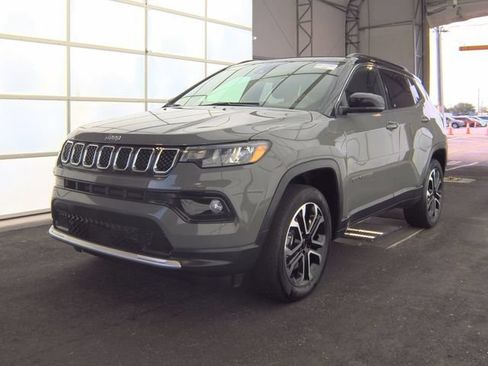 Used 2023 Jeep Compass Limited w/ Sun and Sound Group AWD/4WD image 9