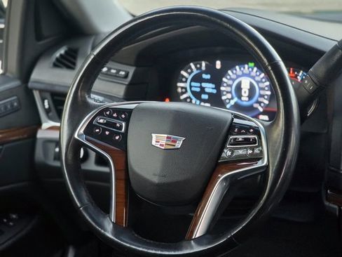 Used 2018 Cadillac Escalade ESV Luxury RWD image 39