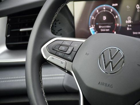 New 2026 Volkswagen Tiguan SE FWD image 21