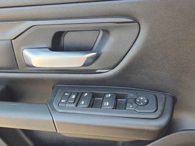 Used 2025 RAM 1500 Warlock AWD/4WD image 32