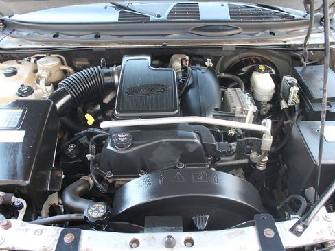 Used 2005 GMC Envoy XL SLT RWD image 36
