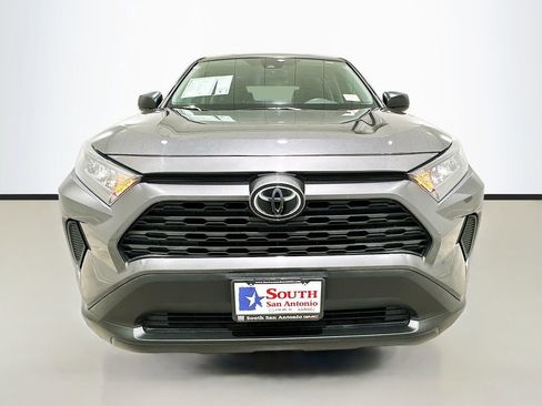 Used 2022 Toyota RAV4 LE FWD image 2