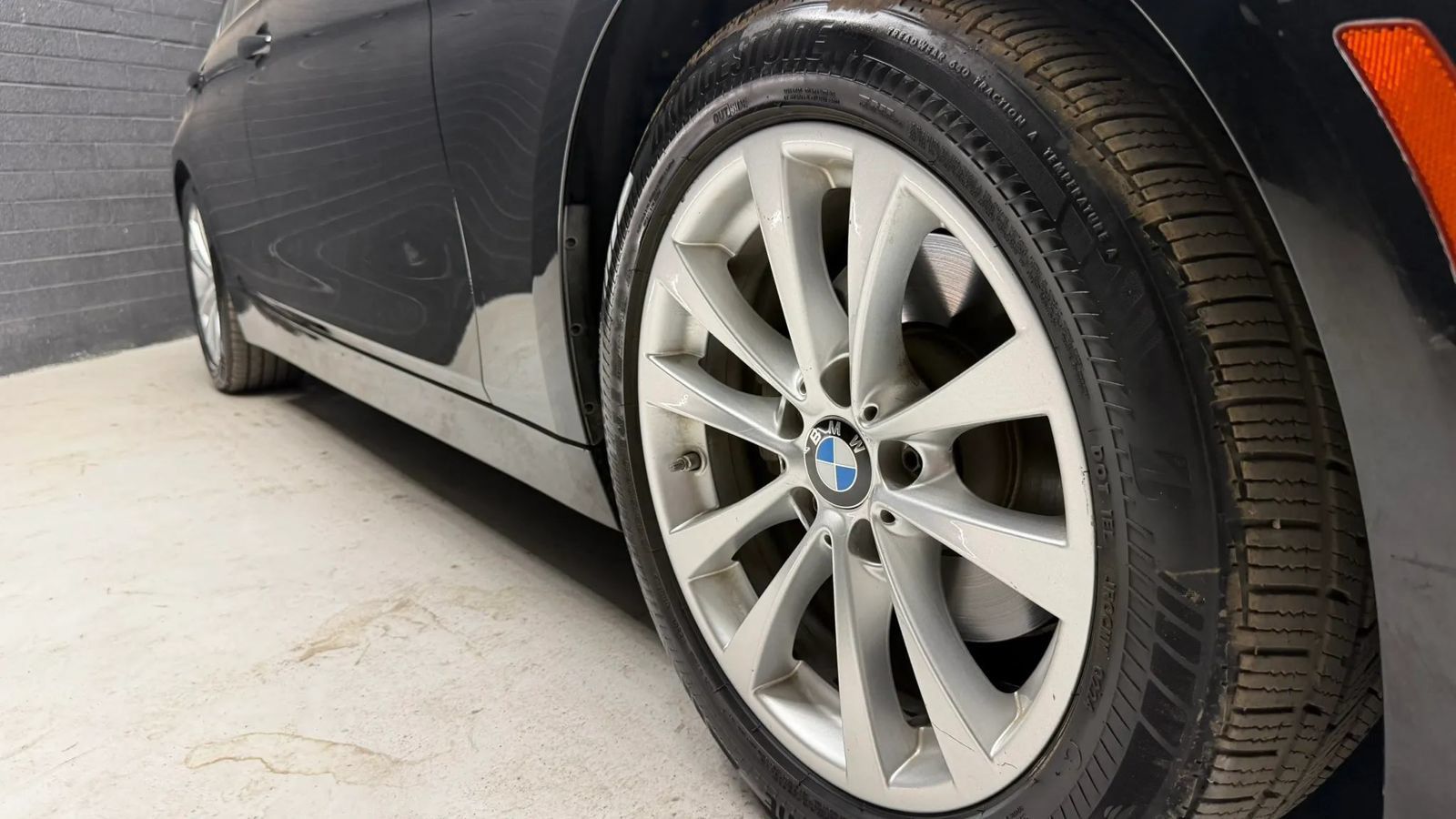 Used 2018 BMW 320i Sedan RWD image 5