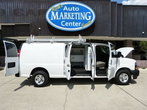 Used 2021 Chevrolet Express 2500 Extended w/ Driver Convenience Package RWD image 22