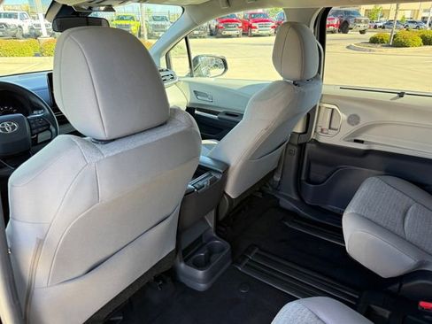 Used 2022 Toyota Sienna LE image 30