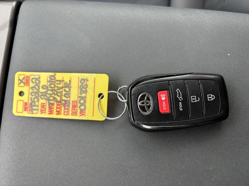 Used 2026 Toyota RAV4 XSE AWD/4WD image 29