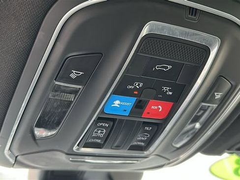 Used 2023 Jeep Grand Cherokee Altitude image 21