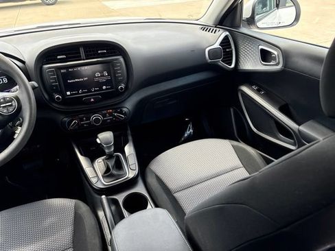 Used 2025 Kia Soul LX FWD image 25