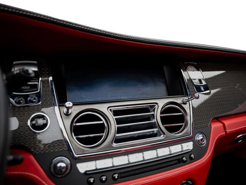 Used 2018 Rolls-Royce Dawn RWD image 46