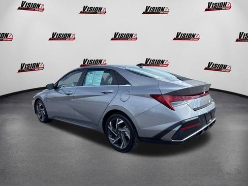 Used 2025 Hyundai Elantra Limited FWD image 7