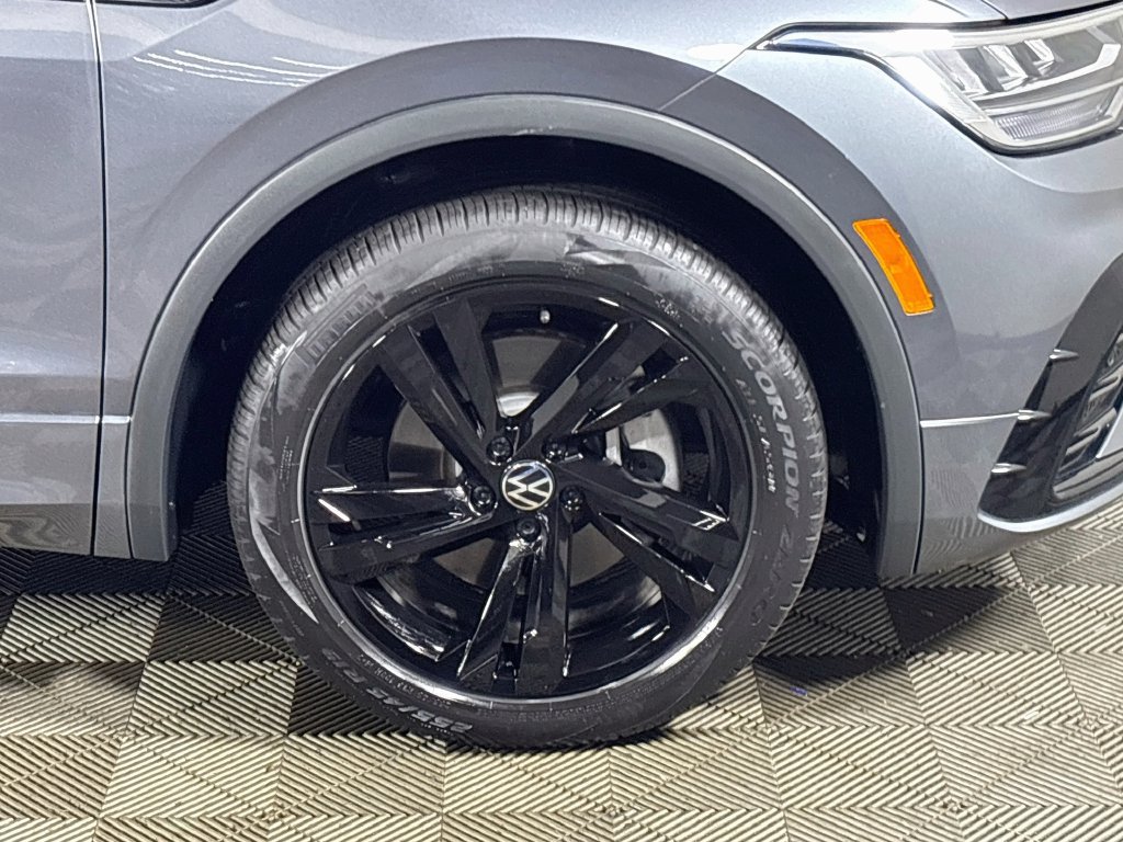 Certified 2023 Volkswagen Tiguan SE R-Line FWD image 24