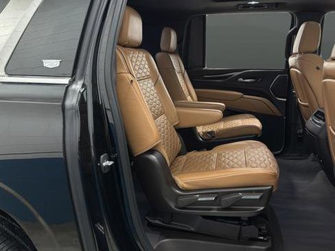 Used 2022 Cadillac Escalade ESV Premium Luxury AWD/4WD image 25