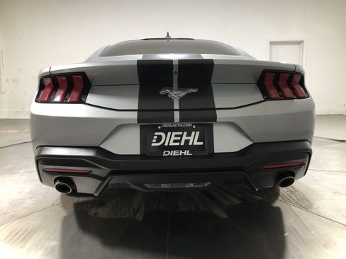 Used 2024 Ford Mustang Coupe image 6