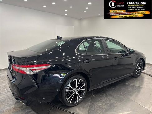 Used 2019 Toyota Camry SE w/ Convenience Package FWD image 7