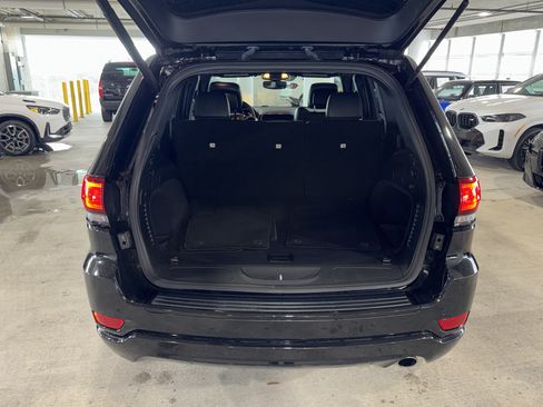 Used 2018 Jeep Grand Cherokee Altitude RWD image 13