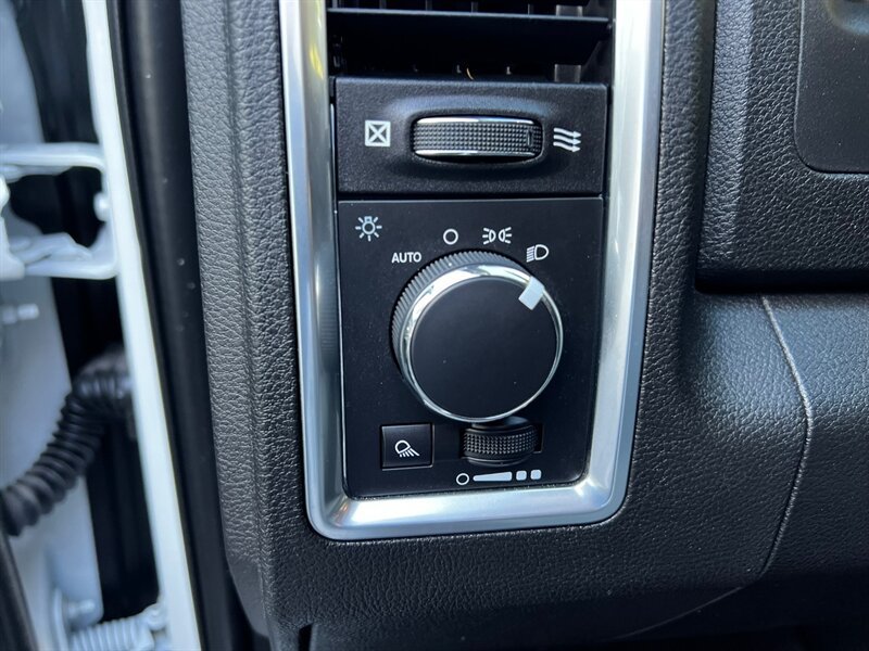 Used 2022 RAM 1500 Classic SLT AWD/4WD image 17