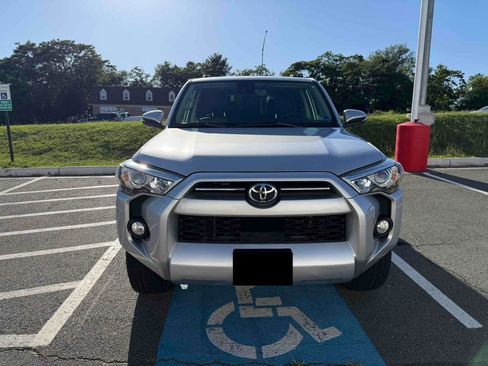 Used 2020 Toyota 4Runner SR5 Premium w/ Moonroof Package AWD/4WD image 2