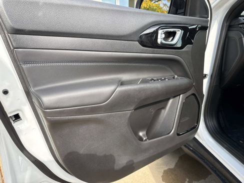 New 2026 Jeep Compass Latitude image 17