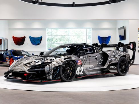 Used 2020 McLaren Senna RWD image 11