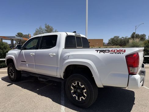 Used 2016 Toyota Tacoma TRD Sport w/ Towing Package AWD/4WD image 2