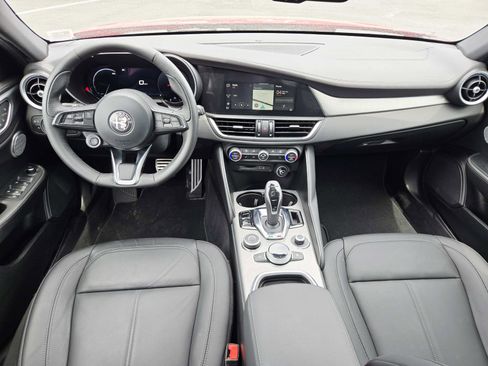 Used 2024 Alfa Romeo Giulia Ti AWD/4WD image 11