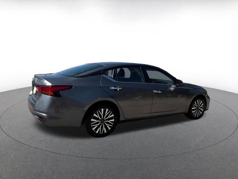 Used 2025 Nissan Altima 2.5 SV image 15