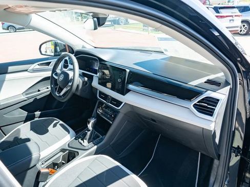 New 2026 Volkswagen Taos SE FWD image 40