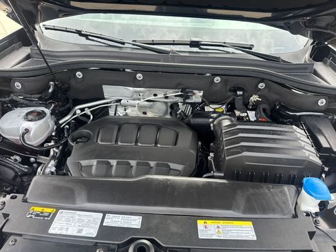 Used 2025 Volkswagen Atlas Peak Edition SE AWD/4WD image 9