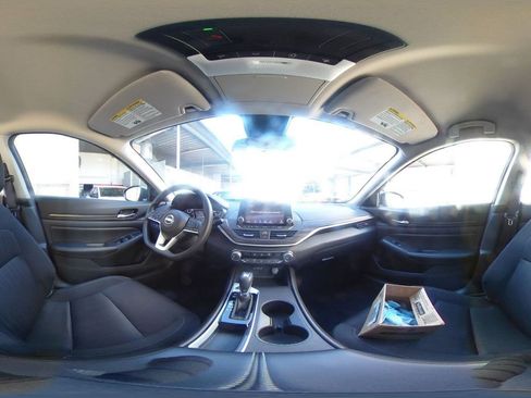 Used 2025 Nissan Altima 2.5 SV image 42