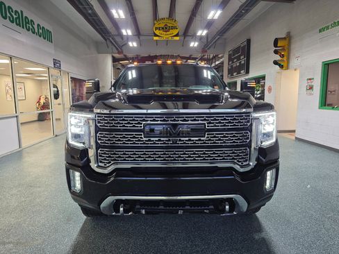 Used 2021 GMC Sierra 2500 Denali w/ Denali Black Diamond Edition image 3