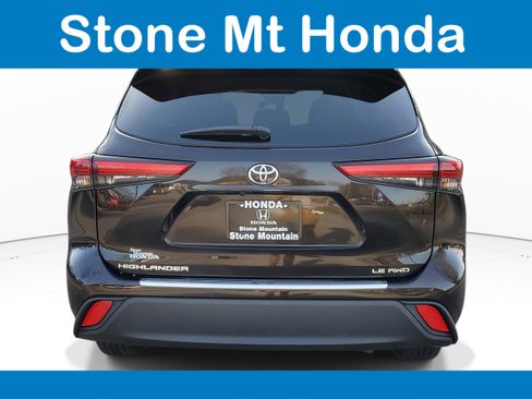 Used 2021 Toyota Highlander LE image 5