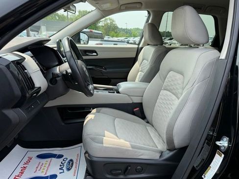 Used 2022 Nissan Pathfinder SV image 12