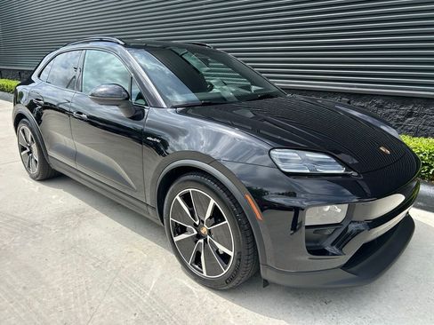 Certified 2025 Porsche Macan 4S Electric AWD/4WD image 11
