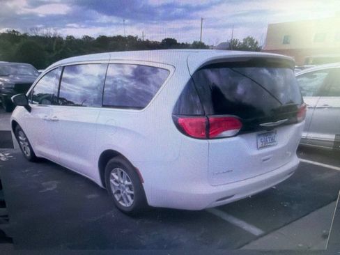 Used 2023 Chrysler Voyager LX FWD image 4