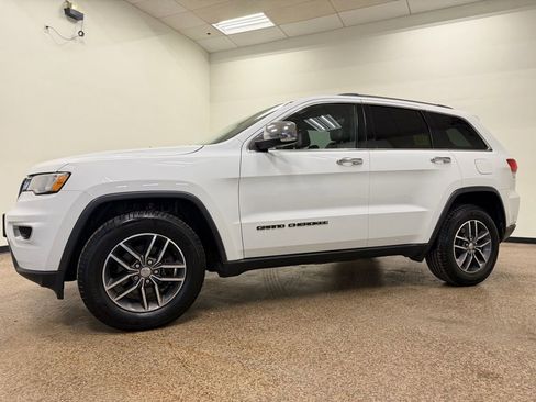 Used 2018 Jeep Grand Cherokee Limited image 3