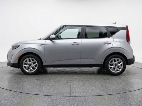 Used 2025 Kia Soul LX w/ LX Technology Package FWD image 5