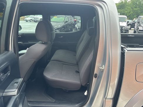 Used 2016 Toyota Tacoma TRD Sport w/ Towing Package AWD/4WD image 20